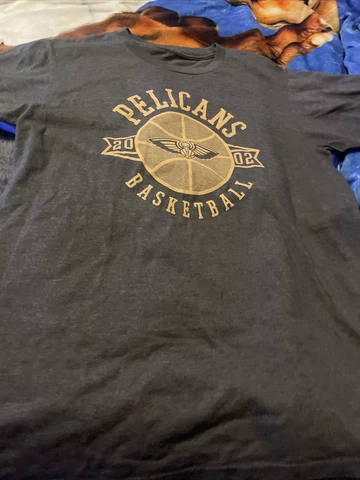 New Orleans Pelicans T-Shirt Majestic Adult Medium NBA Basketball 🏀 Gray EUC Cover