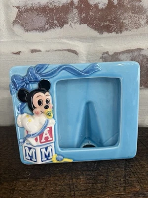 Marco de fotos de bebé Disney 1985 bloque letras bebé Mickey Mouse azul cerámica Foto 1 de 4