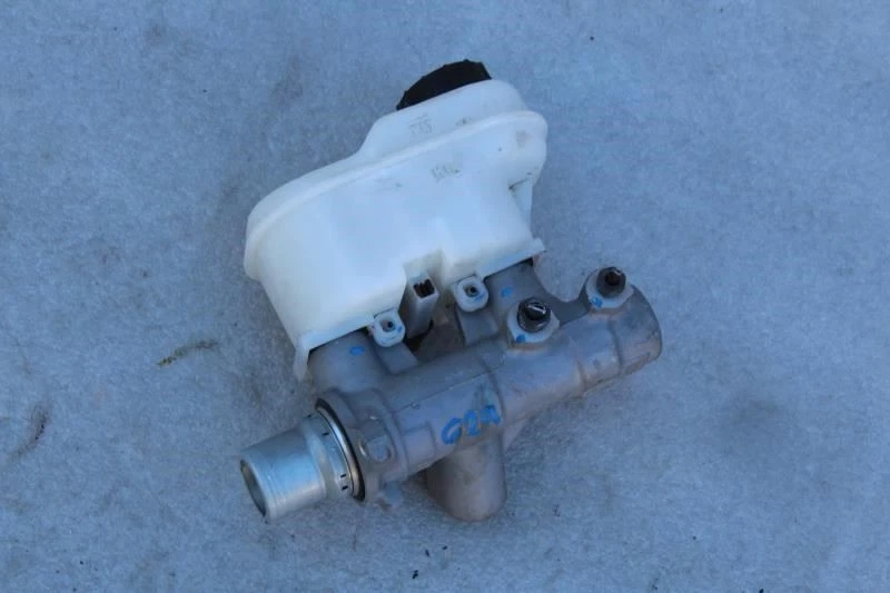 2020 LINCOLN NAVIGATOR BRAKE MASTER CYLINDER WITH RESERVOIR - Image 1 of 4