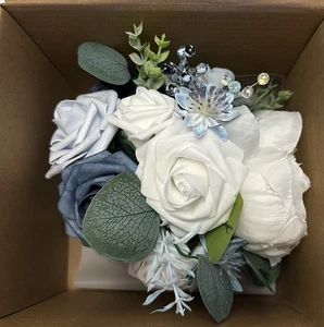 Ling's Moment BRAUTJUNGFERNSTRÄUSSE IN DUSTY Blau Hochzeit Blumen - Bild 1 von 9