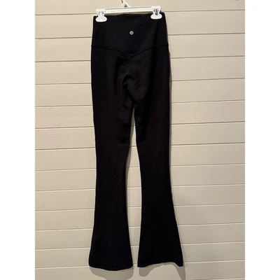 Pantalones de yoga acampanados de tiro alto Lululemon Align negros talla 4 excelente estado Foto 1 de 4