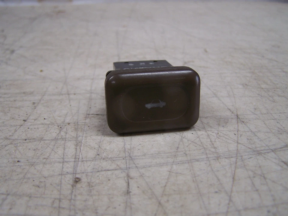 Infiniti I30 1996 maletero pop interruptor de liberación del maletero Foto 1 de 1