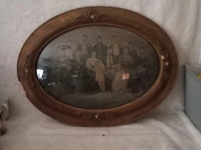 Винтажный Gesso Деревянный Овальный Золотой Купол Пузырьковое Стекло Семейный Портрет  - Изображение 1 из 4