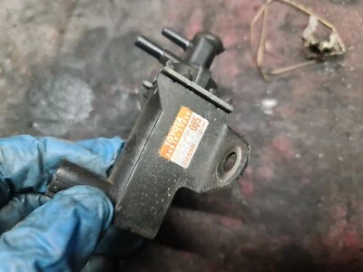 # Válvula de vacío solenoide turbo Toyota Corolla Verso MK2 2.0 diésel D4D 1397000850 Foto 1 de 4