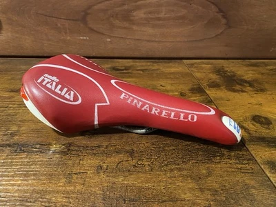 Sillín de Bicicleta de Carretera Selle Italia Pinarello Cuero Rojo De Colección Hecho en Italia Raro Foto 1 de 4