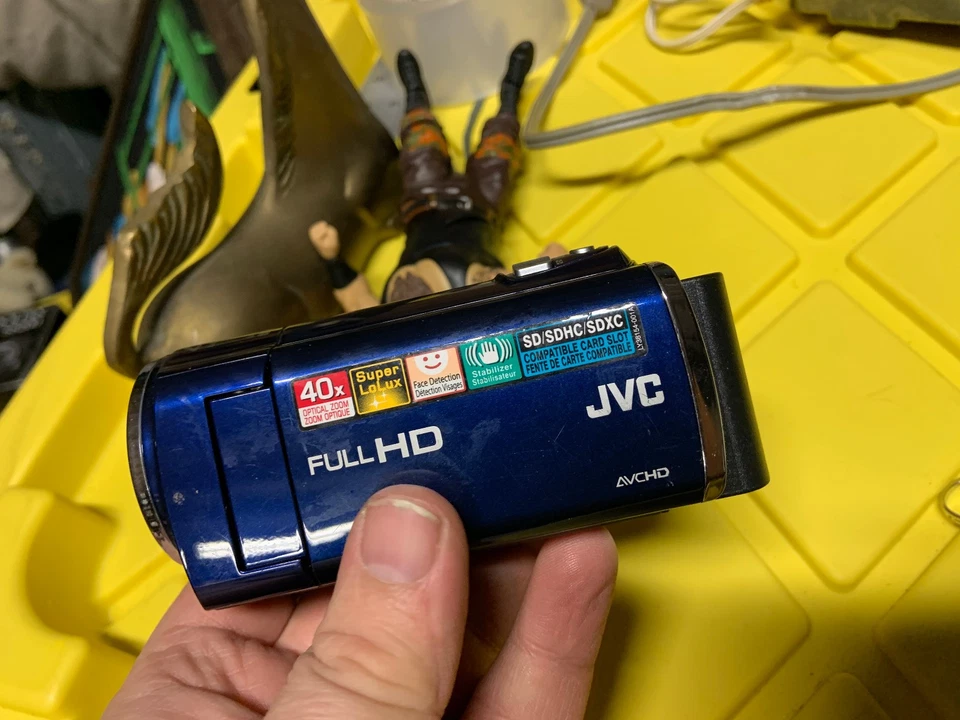 JVC Full HD Everio - GZ-E10AU - no Charger - Image 1 of 4