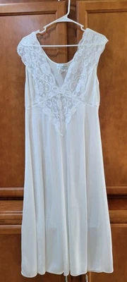 Soft Moments Nueva York De Colección Años 70 Suave Nylon Largo Blanco Encaje Camisón Encaje L Usado en Excelente Condición Foto 1 de 4
