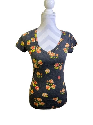 Camiseta para mujer Nollie floral cuello en V talla S gris mezcla de algodón manga corta Foto 1 de 4