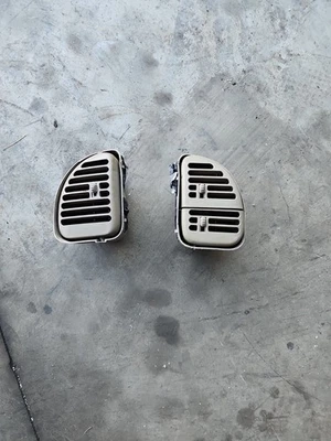 1995-98 Chevy Ac Vents Pair Tan - Image 1 of 3