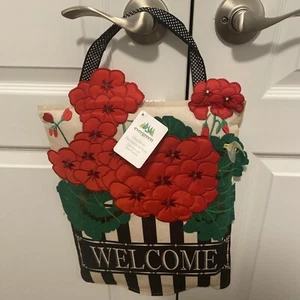 EVERGREEN DOOR DECOR GERANIUMS ✧ DOOR HANGER DECORATIONS ✧ NEW - Picture 1 of 8