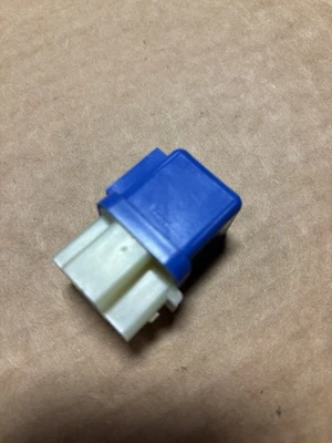 4 Pin TESTED RELAY # 252309B900.  2003 NISSAN FRONTIER / XTERRA FUEL PUMP RELAY. Foto 1 de 4