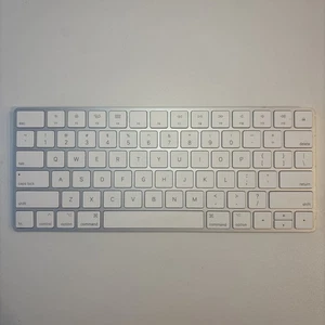 Genuine Apple Magic Keyboard Rechargeable Wireless Bluetooth A1644 Tested - Picture 1 of 5
