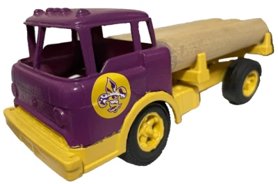 Camión de troncos LSU, fundido a presión Hubley, depósito de chatarra Ford C-900 Foto 1 de 4