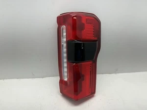 Luz trasera derecha LED OEM 2023-2024 Ford F-250 como nueva con BLIS - PC3B-13B504-BJ - Imagen 1 de 10