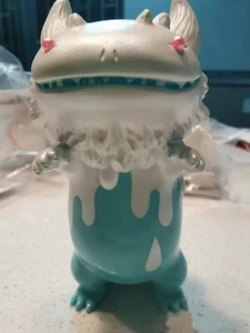 SHOKO NAKAZAWA RANGEAS×BYRON Rangeron T9G Cream White Blue Vinyl Figure SOFUBI - Picture 1 of 2
