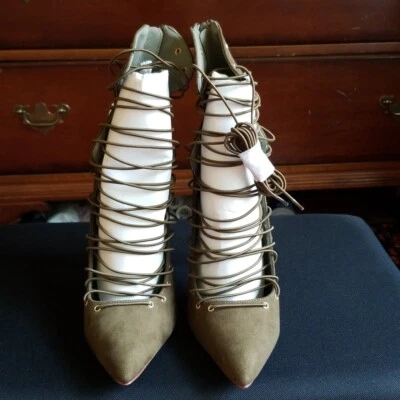 Botas de aguja, talla 5,5. Foto 1 de 4