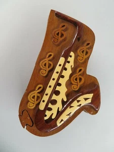 Instrumento saxofón musical de madera artesanal caja de rompecabezas secreta joyería - Imagen 1 de 8