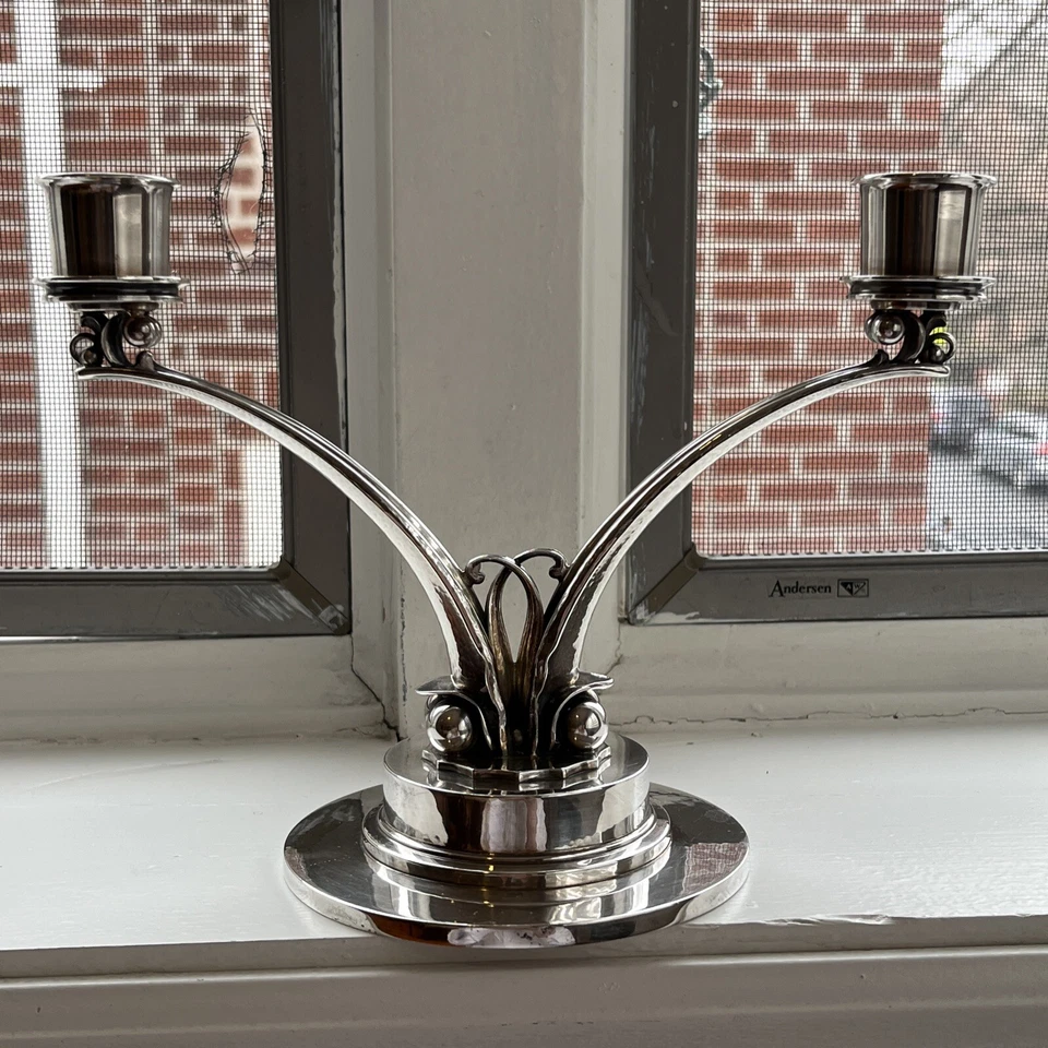 Candelabro de dos brazos Georg Jensen de plata de ley Harald Nielsen No. 278 Foto 1 de 4