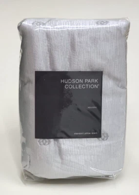 Almohada estándar Hudson Park Collection Nouveau plateada Foto 1 de 4