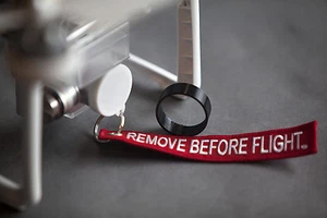 Flexibler 3D-gedruckter weißer Objektivdeckel & Haube + Schlüsselanhänger für DJI P3's - Bild 1 von 4