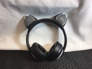 Auriculares inalámbricos Brookstone con oreja de gato Bluetooth que cambian de color - Imagen 1 de 3