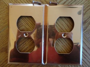 Lote De Colección De 2 Cubiertas Y Tornillos De Placa De Pared De Salida Única Interruptor Eléctrico De Cobre - Imagen 1 de 6