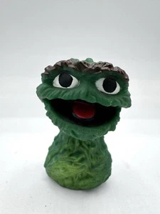 Vintage Oscar the Grouch Finger Puppet – Muppets Inc Rubber Hong Kong - Bild 1 von 9