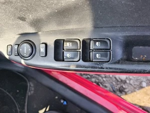 INTERRUPTOR VENTANA ELÉCTRICO HYUNDAI I20 2008-2012 (LADO CONDUCTOR DELANTERO) - Imagen 1 de 2