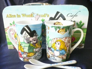 Alicia en el País de las Maravillas... tazas y cucharas de 9 oz... juego para 2... por Paul Cardew... ¡único! - Imagen 1 de 1