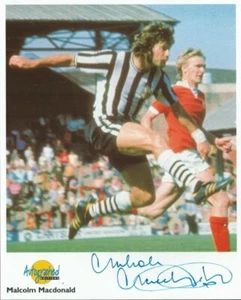 Malcolm McDonald Autographed 10x8 Photo Supermac in Action for Newcastle United - Picture 1 of 3