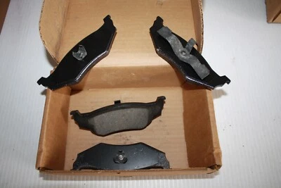 JUEGO DE PASTILLAS DE DISCO TRASERO MOPAR V2013208AB 2001-2010 CHRYSLER PT CRUISER Foto 1 de 2