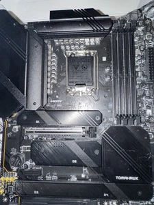 MSI MAG Z690 Tomahawk WiFi DDR4 Intel LGA1700 ATX Gaming Motherboard - Photo 1/4