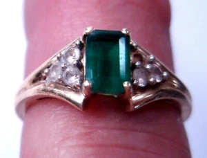 10K Gold Ring Solitaire With Accents Emerald Green Stone Size 7 - Picture 1 of 11
