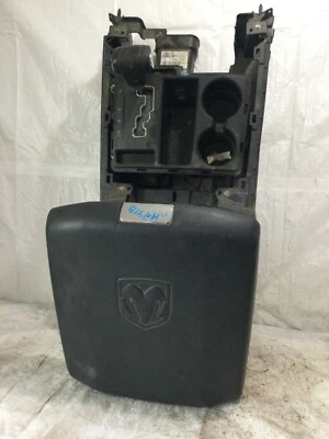 Dodge Ram 1500 2011 consola delantera tapa reposabrazos con palanca de cambios de piso OEM (daño en la pestaña) Foto 1 de 4