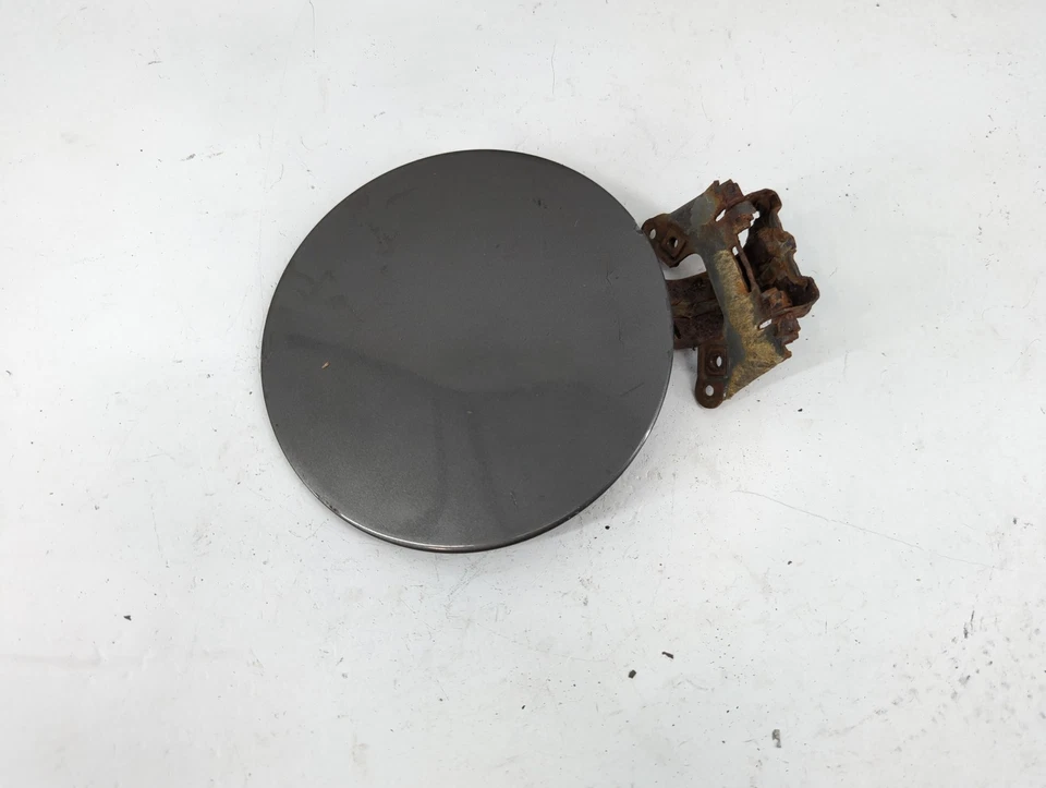 2001 Chevrolet Tahoe Fuel Tank Door Lid Gas Tank 946241 - Image 1 of 4