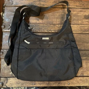 Baggallini schwarz Umhängetasche Reisetasche Handtasche Schulter leicht Reißverschluss gebraucht, in einwandfreiem Zustand - Bild 1 von 9