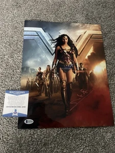 GAL GADOT Wonder Woman / Justice League signed 11x14 Photo (Beckett BAS) COA - Picture 1 of 3