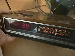 General Electric - Model 7-4640A - Clock Radio & Alarm - Works - Vintage - Picture 1 of 12