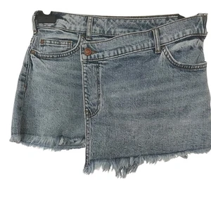Anthropologie Pilcro | Gr. 25 Crossover Denim Jeansshorts | Medium Wash Raw Hem - Bild 1 von 18