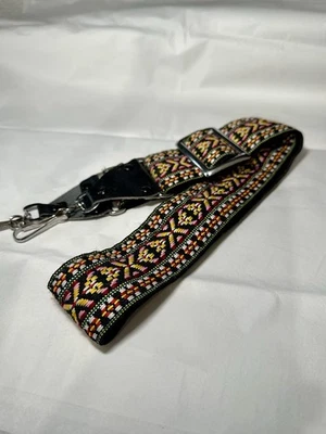 Pulseira de câmera vintage da década de 1970 rosa, amarela, vermelha, branca, preta - Imagem 1 de 3