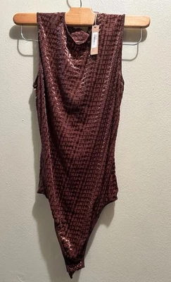 Body SKIMS Talla Mediana-Terciopelo Todo Logo Transparente Sin Mangas-Color Castaño Foto 1 de 4