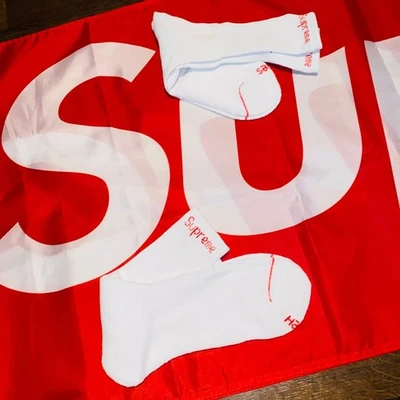 Calcetines Supreme Hanes Para Hombre Blanco Rojo Logo Crew 2 Pares Para Hombre 6-12 AUTÉNTICOS Foto 1 de 4