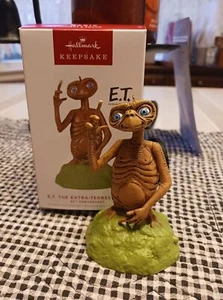 HALLMARK E.T. THE EXTRA TERRESTRIAL 2022 MAGIC CHRISTMAS ORNAMENTS MOVIE - Picture 1 of 1