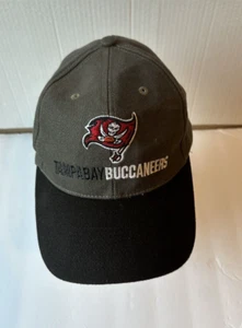 SOMBRERO TAMPA BUCCANEERS NFL ALA GRIS/NEGRO - Imagen 1 de 11