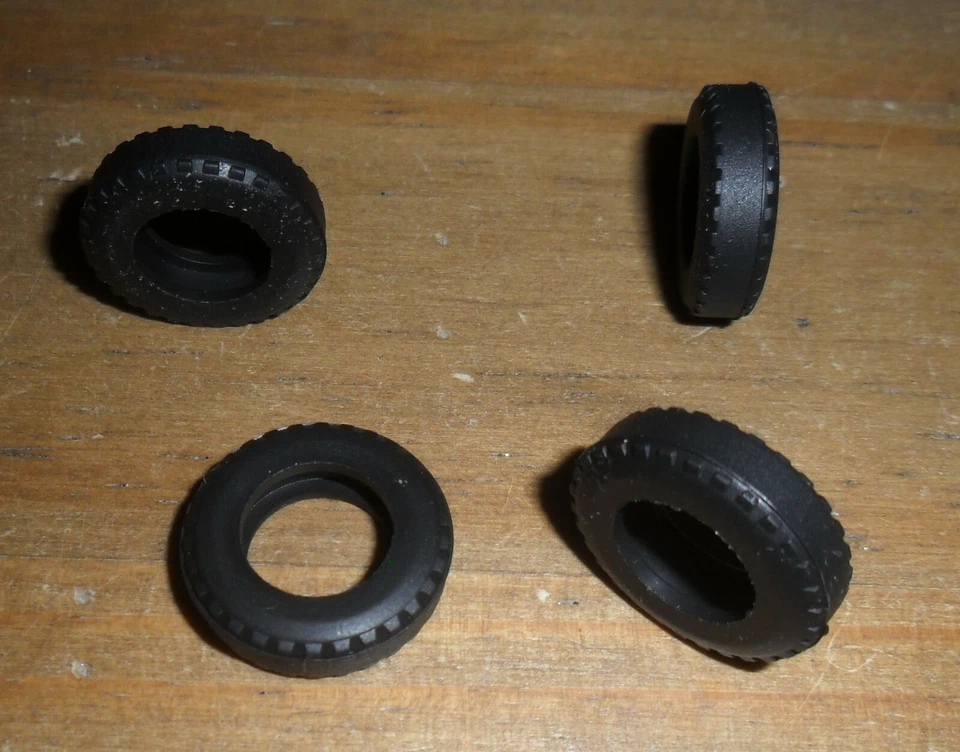 Scalextric new grippy vintage F1 car tyres C54 C55 C58 C59 etc. SUPERB spares S - Image 1 of 1