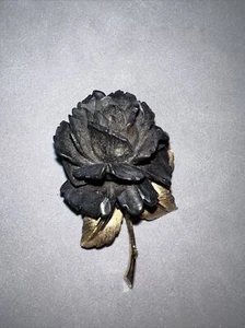 Vintage 50s Marcel Boucher gold tone carved black rose brooch - Bild 1 von 7