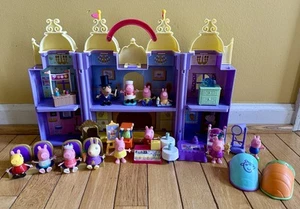 Peppa Pig Theater Fold N Go House W/ 12 Figures & 15 Pieces Furniture 2003 - Picture 1 of 21