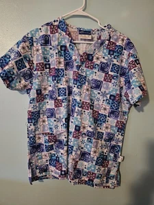 Crest Brand Snowflakes And Squares Print Scrub Top  - sz S - Picture 1 of 4