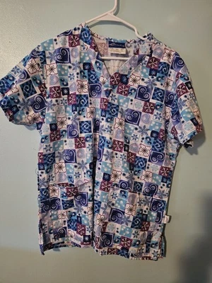 Crest Brand Snowflakes And Squares Print Scrub Top  - sz S - Image 1 of 4
