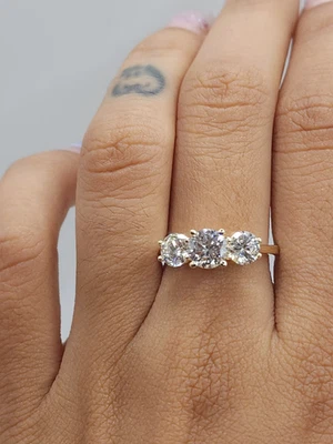 2Ct Round-Cut VS1 Lab Grown Diamond Three Stone Engagement Ring 14k Yellow Gold - Image 1 of 4